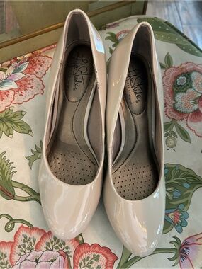 Life Stride Women's Blush Patent Round-Toe Pumps 7W